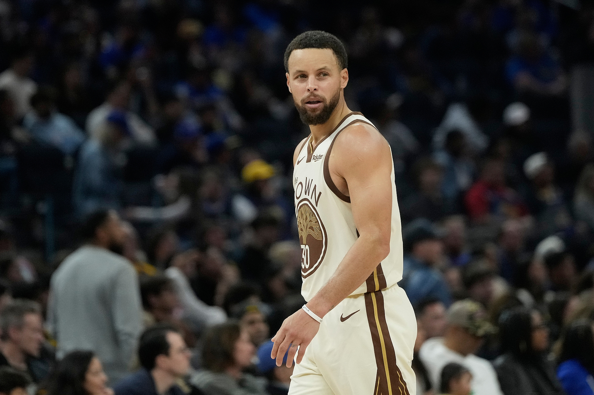 亿万28官网-库里接受核磁共振检查 10天后复查至少再缺席5场